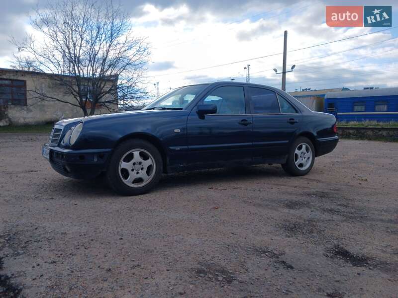 Седан Mercedes-Benz E-Class 1995 в Подільську