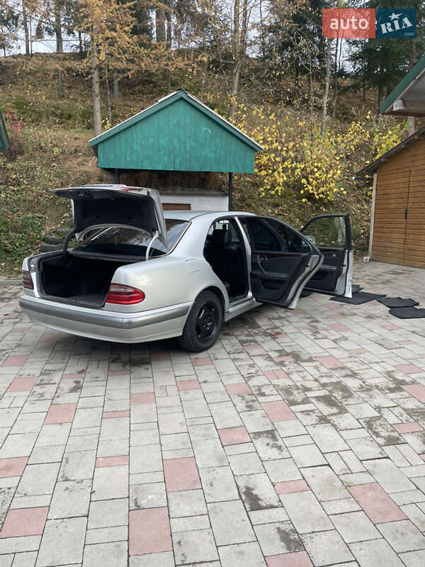 Mercedes-Benz E-Class 2000