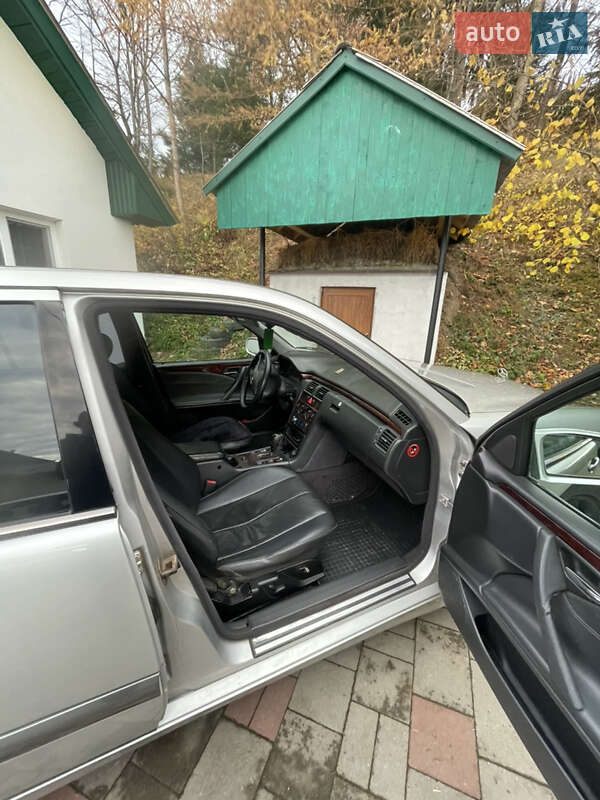 Седан Mercedes-Benz E-Class 2000 в Долині
