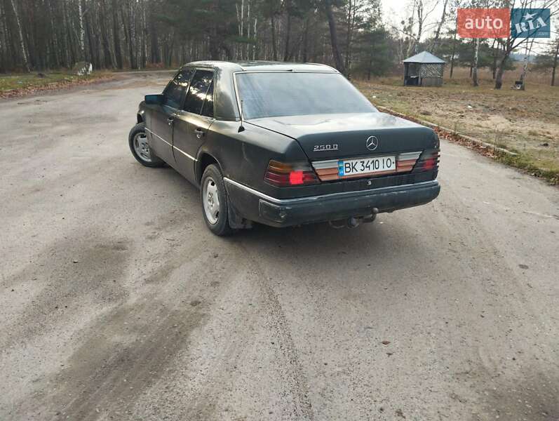 Седан Mercedes-Benz E-Class 1989 в Рокитном
