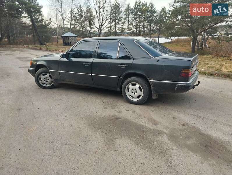 Седан Mercedes-Benz E-Class 1989 в Рокитном