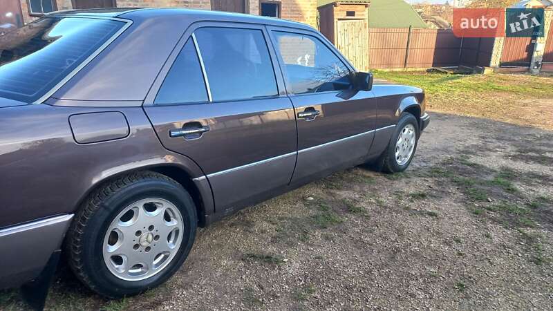Седан Mercedes-Benz E-Class 1992 в Тернополе