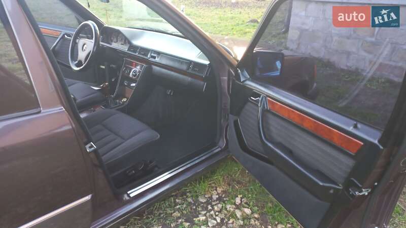 Седан Mercedes-Benz E-Class 1992 в Тернополе
