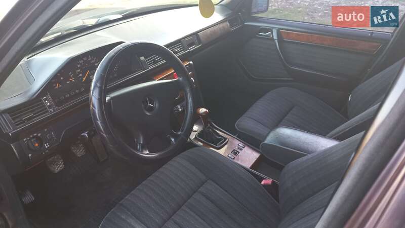 Седан Mercedes-Benz E-Class 1992 в Тернополе