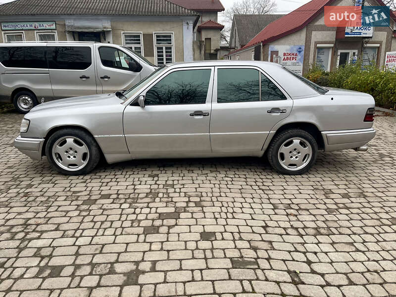 Седан Mercedes-Benz E-Class 1995 в Хотині фото 3 Седан Mercedes-Benz E-Class 1995 в Хотині