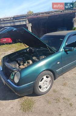 Седан Mercedes-Benz E-Class 1995 в Іванкові