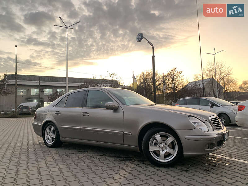 Седан Mercedes-Benz E-Class 2002 в Чернівцях