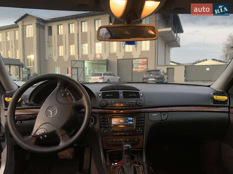 Седан Mercedes-Benz E-Class 2002 в Чернівцях