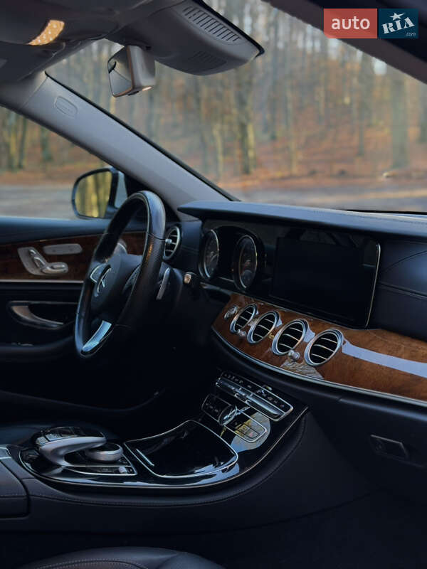 Седан Mercedes-Benz E-Class 2018 в Львове