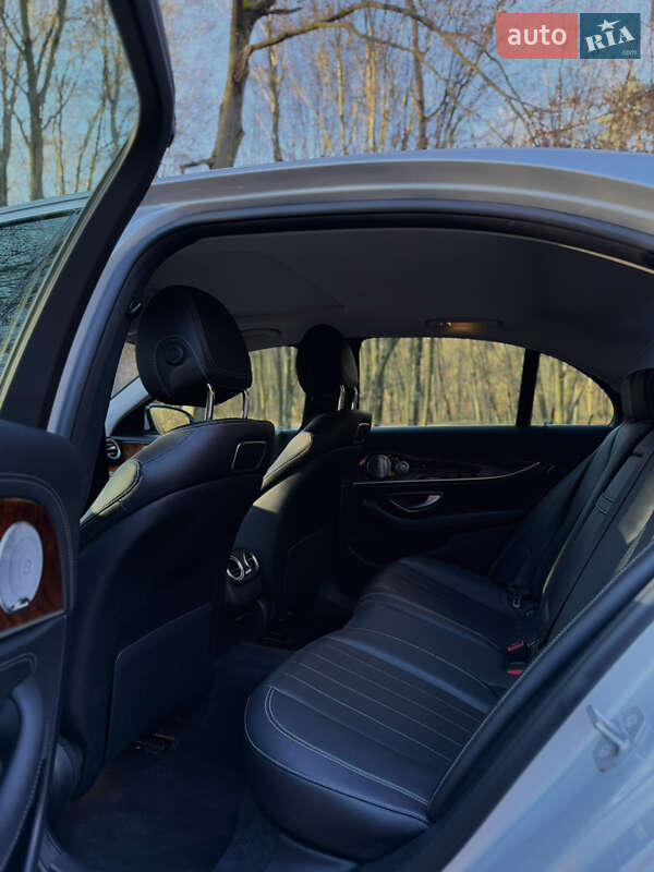 Седан Mercedes-Benz E-Class 2018 в Львове