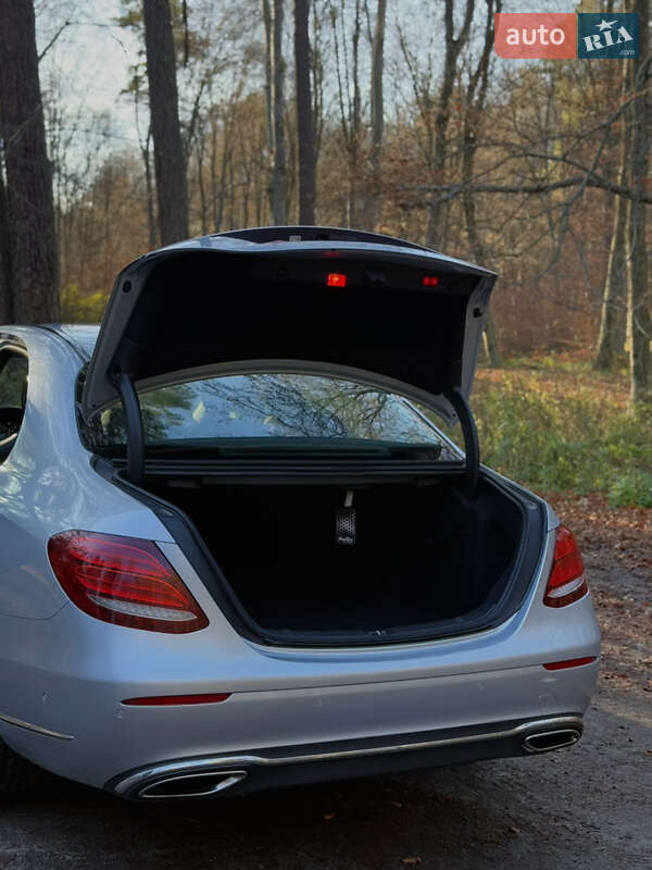 Седан Mercedes-Benz E-Class 2018 в Львове
