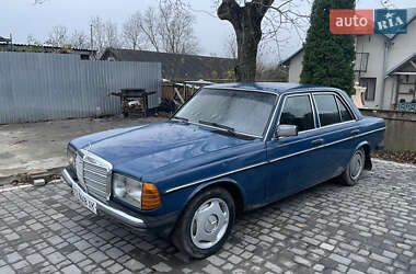 Седан Mercedes-Benz E-Class 1983 в Чернівцях