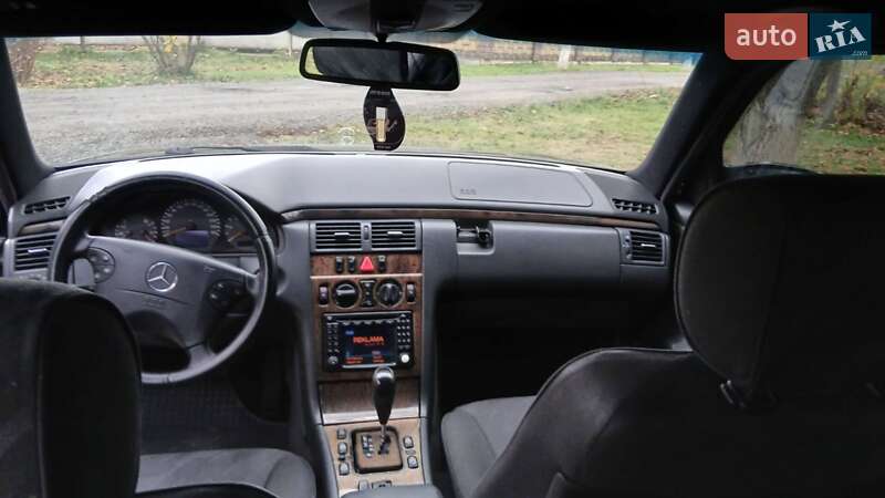 Седан Mercedes-Benz E-Class 2001 в Луцке