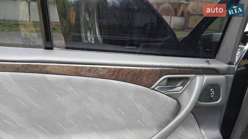 Седан Mercedes-Benz E-Class 2001 в Луцке