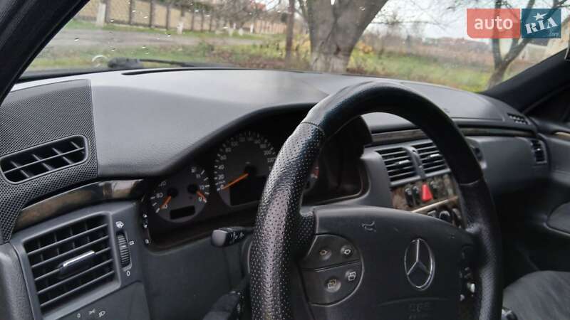 Седан Mercedes-Benz E-Class 2001 в Луцке