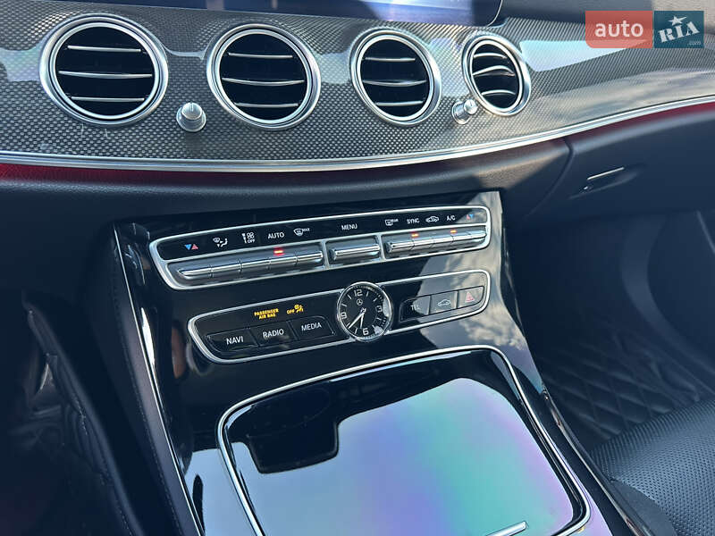 Седан Mercedes-Benz E-Class 2017 в Днепре
