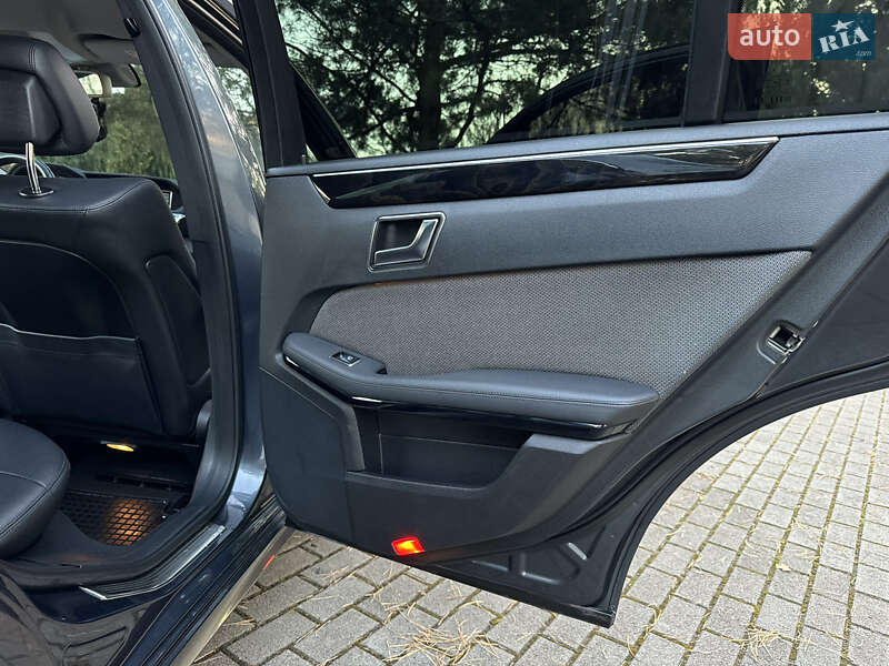 Седан Mercedes-Benz E-Class 2012 в Дрогобыче