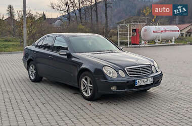 Седан Mercedes-Benz E-Class 2003 в Міжгір'ї
