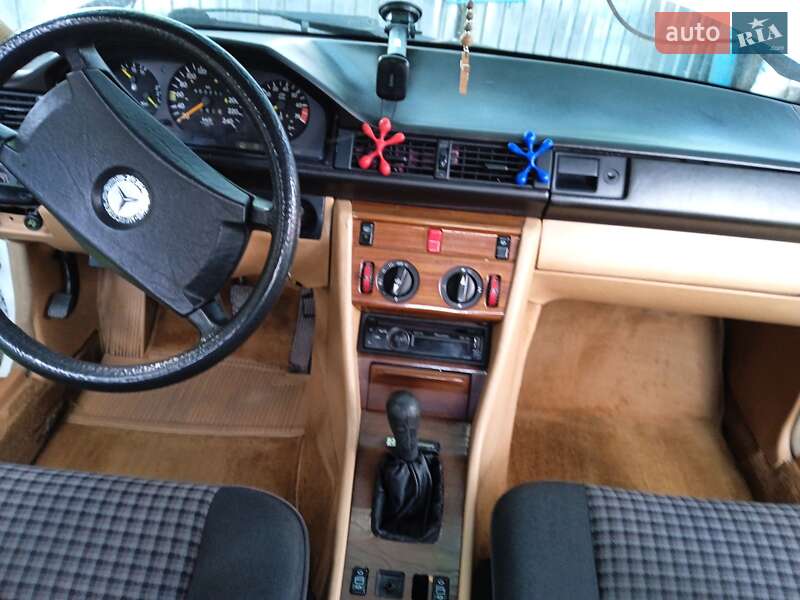 Седан Mercedes-Benz E-Class 1987 в Хмельницком