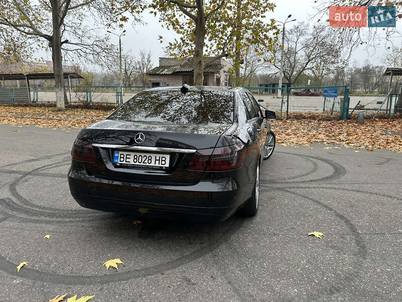 Седан Mercedes-Benz E-Class 2011 в Николаеве