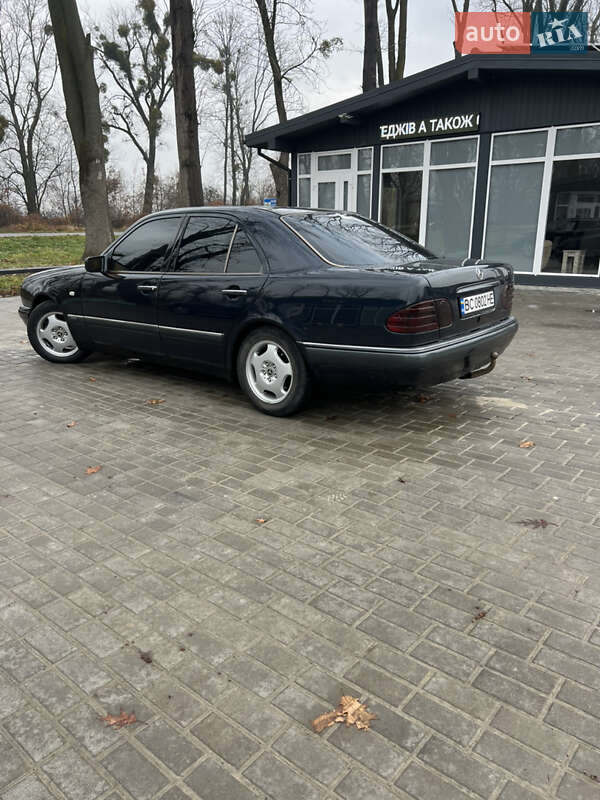 Седан Mercedes-Benz E-Class 1998 в Львове