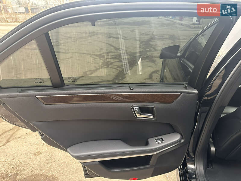 Седан Mercedes-Benz E-Class 2011 в Николаеве