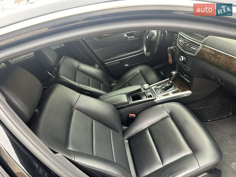 Седан Mercedes-Benz E-Class 2011 в Николаеве