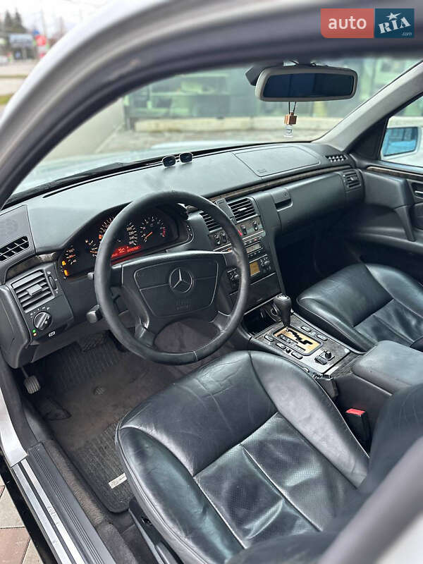 Седан Mercedes-Benz E-Class 1998 в Черкассах
