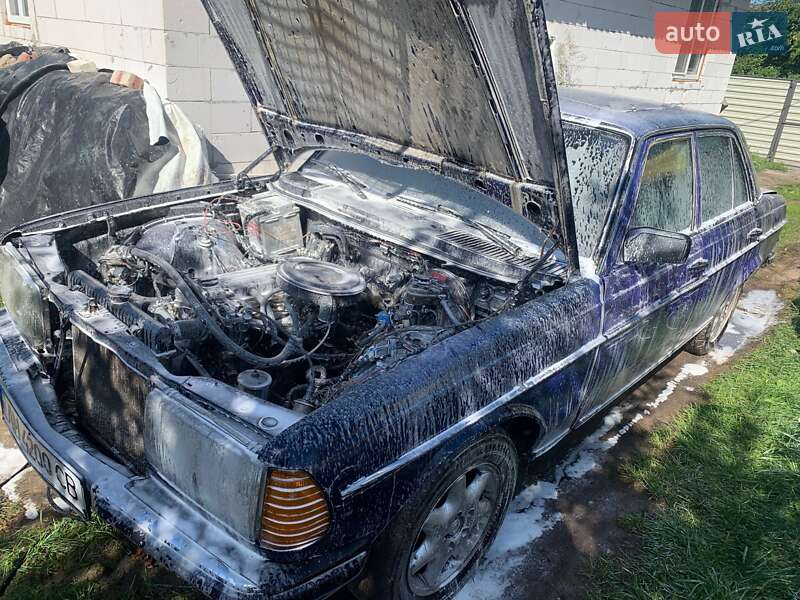 Седан Mercedes-Benz E-Class 1979 в Житомире