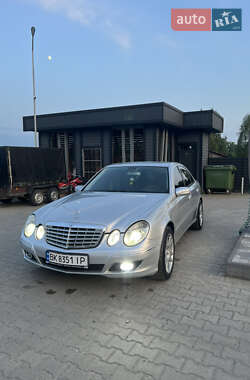 Седан Mercedes-Benz E-Class 2003 в Рокитном