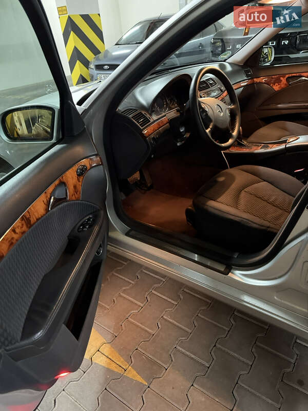 Седан Mercedes-Benz E-Class 2004 в Одесі