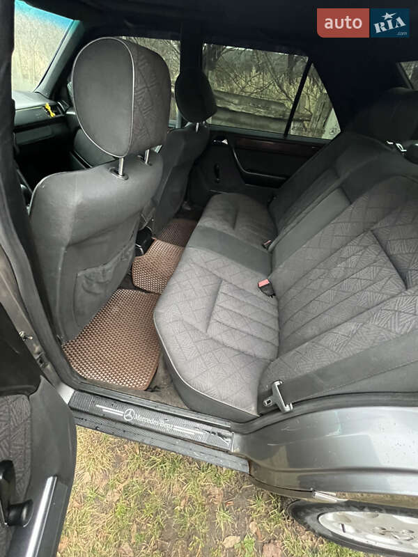 Седан Mercedes-Benz E-Class 1994 в Львове