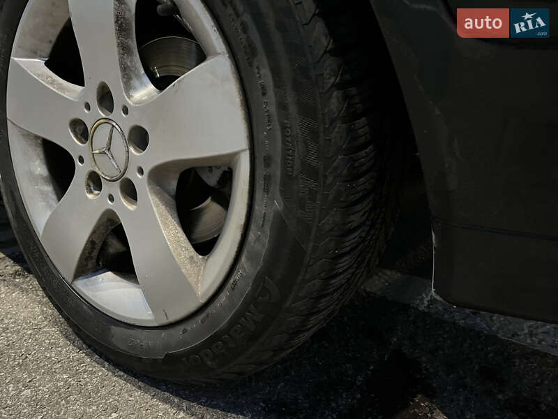 Седан Mercedes-Benz E-Class 2002 в Черновцах