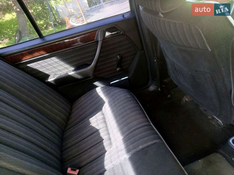 Седан Mercedes-Benz E-Class 1992 в Косове фото 4 Седан Mercedes-Benz E-Class 1992 в Косове