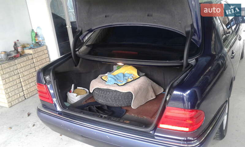 Седан Mercedes-Benz E-Class 1998 в Ярмолинцах