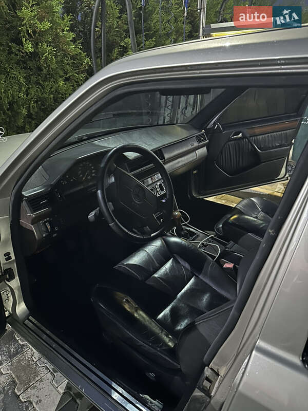 Седан Mercedes-Benz E-Class 1994 в Иршаве