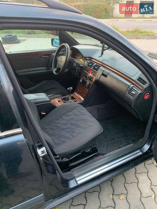 Универсал Mercedes-Benz E-Class 1998 в Заболотове фото 12 Универсал Mercedes-Benz E-Class 1998 в Заболотове