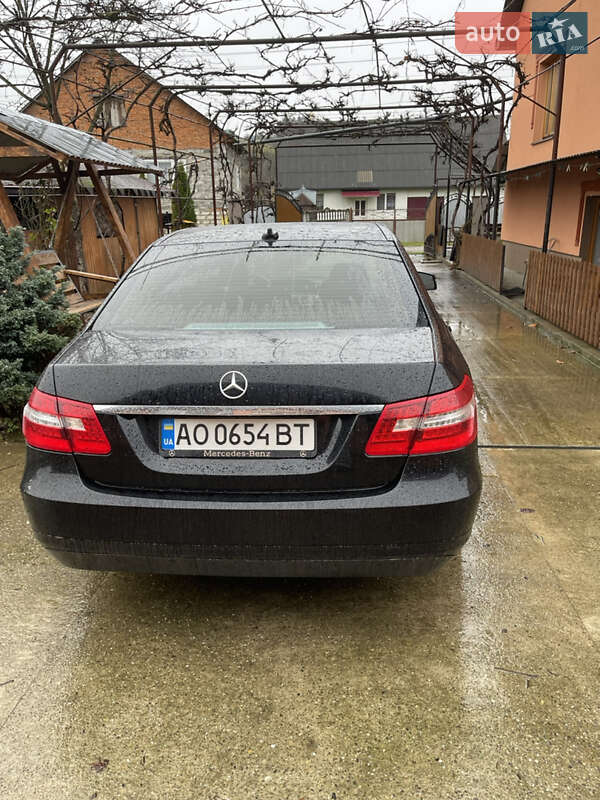 Седан Mercedes-Benz E-Class 2011 в Тячеве