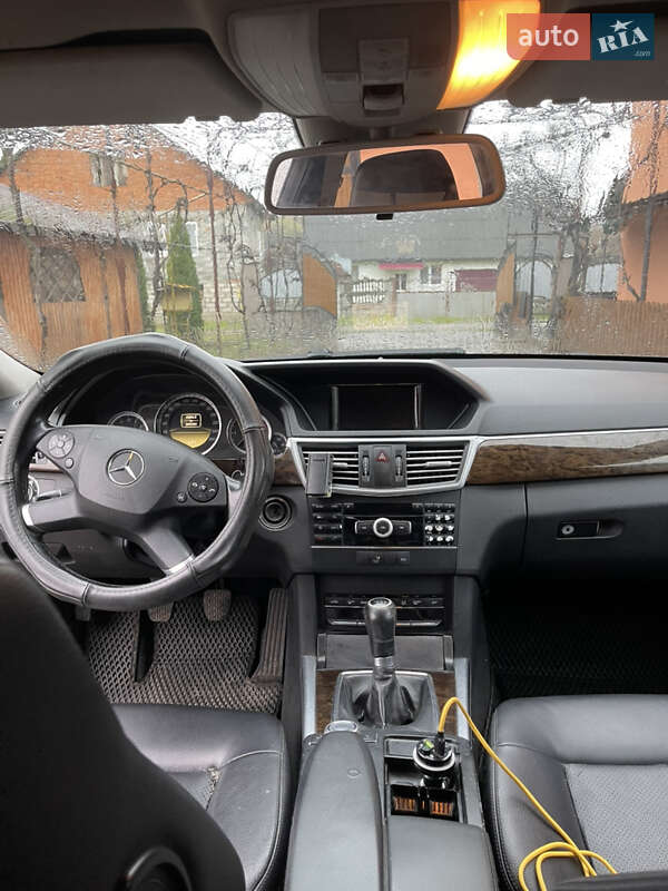 Седан Mercedes-Benz E-Class 2011 в Тячеве