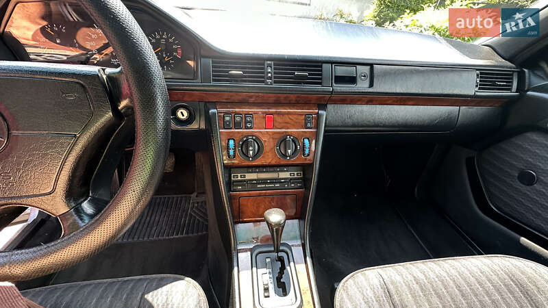 Универсал Mercedes-Benz E-Class 1992 в Киеве фото 14 Универсал Mercedes-Benz E-Class 1992 в Киеве