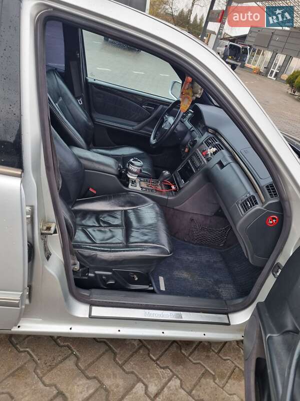 Седан Mercedes-Benz E-Class 2001 в Коломиї