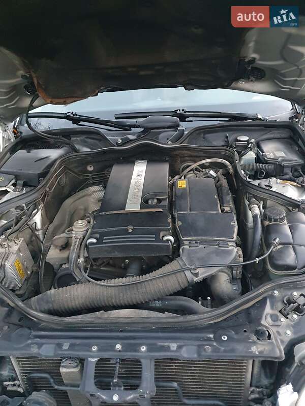 Седан Mercedes-Benz E-Class 2003 в Косове фото 42 Седан Mercedes-Benz E-Class 2003 в Косове