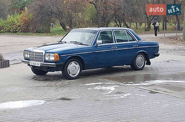 Седан Mercedes-Benz E-Class 1983 в Черновцах