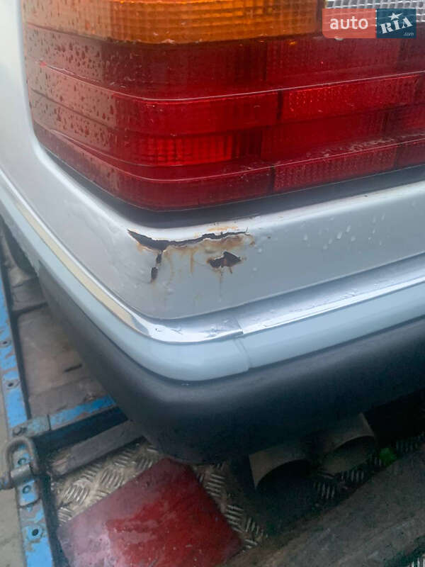 Седан Mercedes-Benz E-Class 1990 в Дніпрі