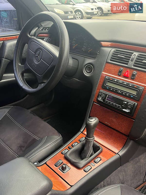Седан Mercedes-Benz E-Class 1998 в Кривом Роге