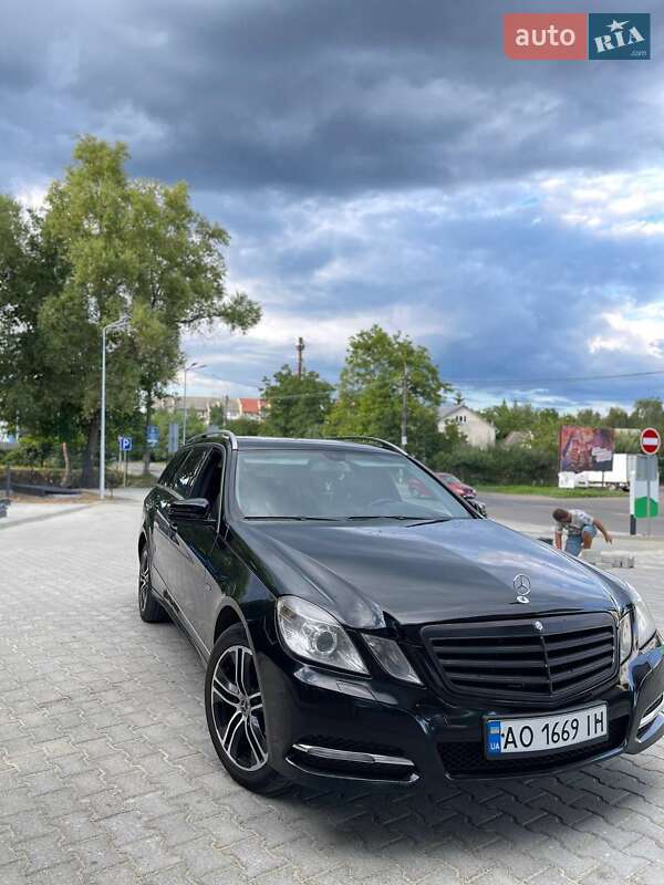 Універсал Mercedes-Benz E-Class 2011 в Ужгороді