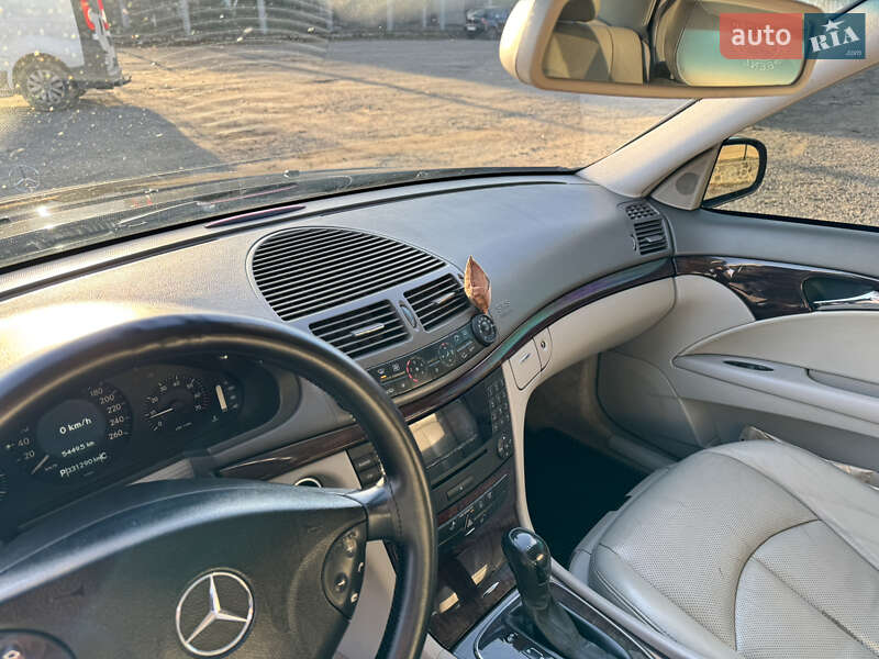 Седан Mercedes-Benz E-Class 2004 в Киеве