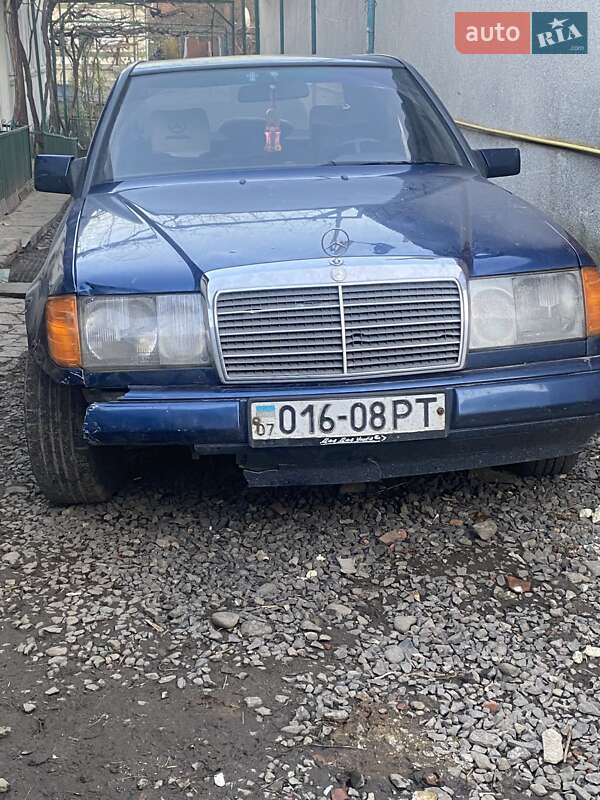 Седан Mercedes-Benz E-Class 1988 в Ужгороде