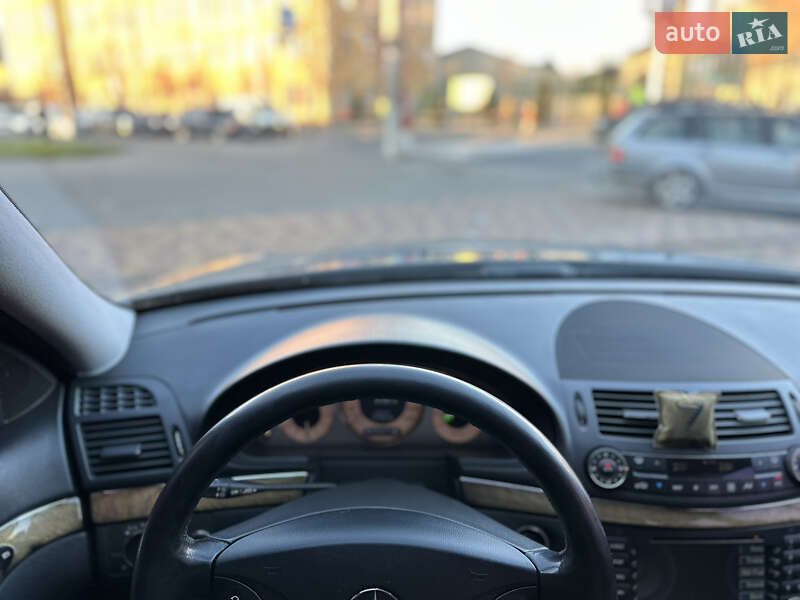 Седан Mercedes-Benz E-Class 2005 в Виннице