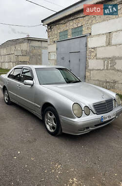 Седан Mercedes-Benz E-Class 2001 в Одессе